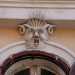 A rendere la struttura ancora pi particolare sono il mascherone apotropaico raffigurante un demone cornuto che sormonta il balcone centrale del secondo piano...
